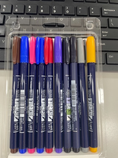 Quảng cáo 1 đằng giao 1 nẻo. Mua nguyên hộp vì nghĩ nó đủ các màu mình thích. Giờ giao ko ra đâu hết