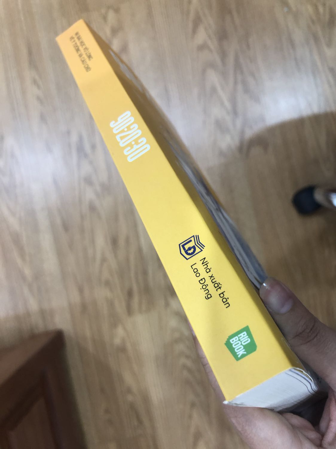 Tiki giao hàng rất nhanh và gói hàng cẩn thận, sách rất dày nhưng nội dung được diễn tả bằng hình ảnh và những đoạn chat
Cảm giác như là đọc xong sẽ tránh được việc phải hỏi những câu “ngốk nghếck” khi mới thực tập vậy. Vì ko phải ai cũng sẵn sàng giải đáp nên cuốn sách này là một sự chuẩn bị cần thiết đó ạ