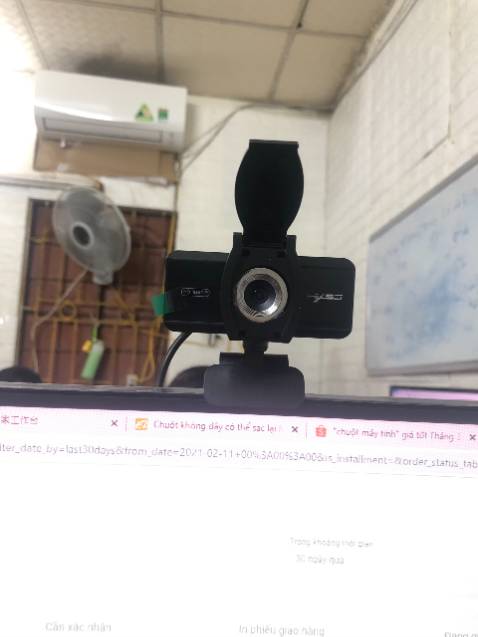 Tôi là người kỹ tính trong chọn sản phẩm mua trên mạng. Tiki đã không làm tôi thất vọng. Tôi mua WEBCAM này về để cho con học. 
- Giao hàng rất nhanh 2h(Tôi ở Hà Nội), anh giao hàng thân thiện
- Sản phẩm chất lượng rất tốt đóng gói cẩn thận, nguyên tem mác.
- Hình ảnh cực kỳ sắc nét, cắm vào là chạy không cần cài đặt, tích hợp mic nói chuyện được luôn.
- Thẩm mỹ cao, rất gọn gàng treo trên màn hình hoặc để bàn đều được
- Đặc biệt góc quay rất rộng độ phân nét, có thể điều chỉnh 360 độ tùy ý.
Tôi rất ưng ý sản phẩm này. Cảm ơn tiki