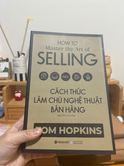 Chớp được deal siêu hời chỉ 99k. Sách đẹp không hư hỏng gì. Cuốn này mình mua sách nói nghe rất hay nên mình mua thêm cuốn sách giấy để tiện ghi chú nghiên cứu thêm.