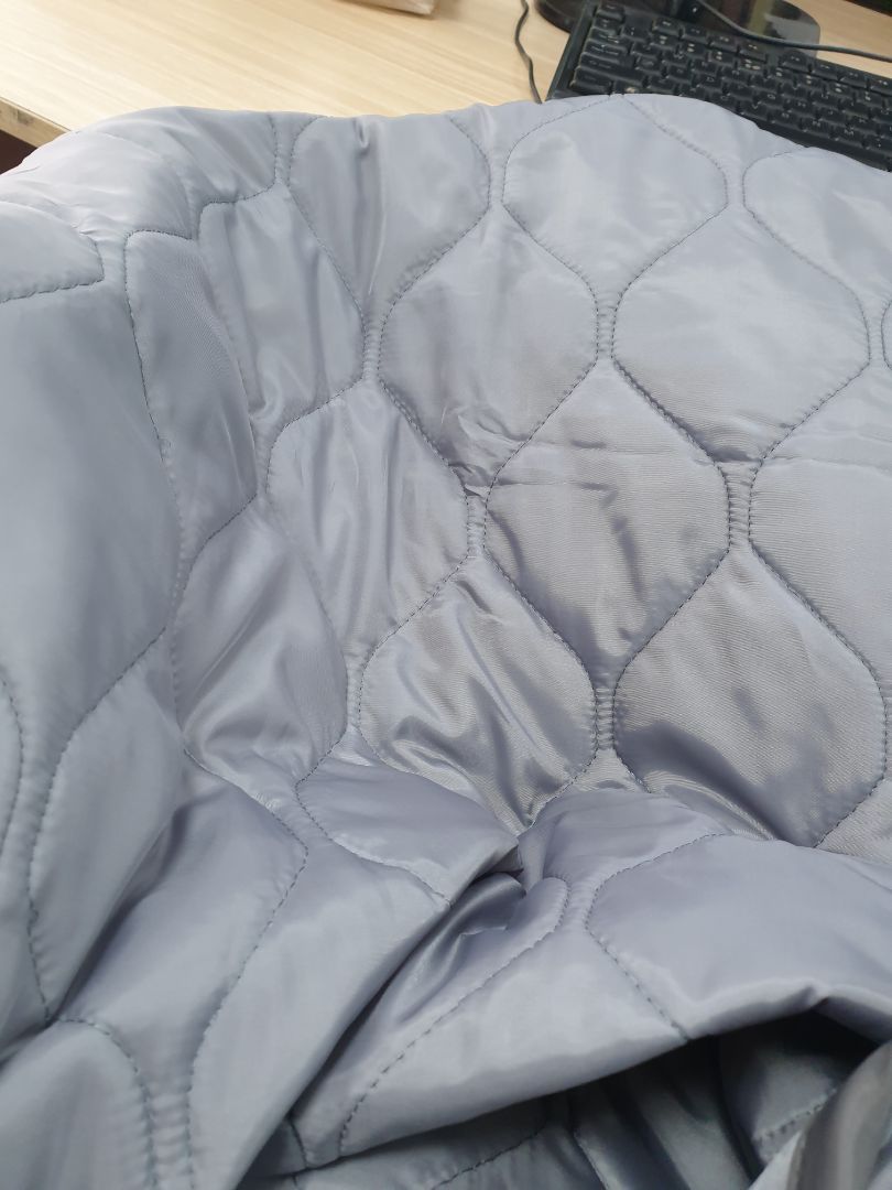 mền kích thước gọn cho văn phòng và dùng cá nhân. nhẹ, giặt mau khô. màu xám ok. đắp phòng máy lạnh thích hợp