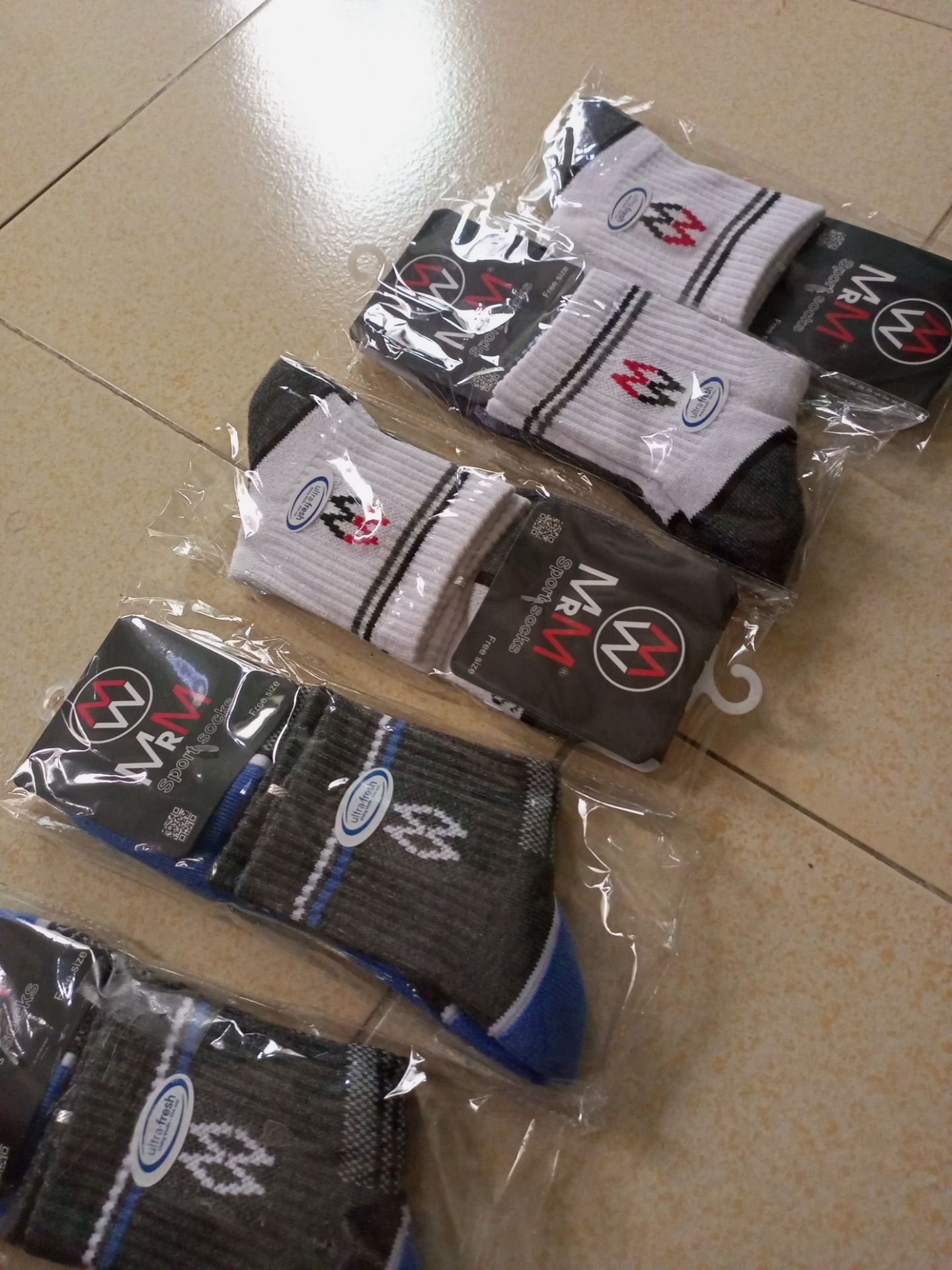 đã nhận đc hàng, cảm ơn shop. hàng đóng gói rất cẩn thận, tất đi thoải mái. okkkk.. chúc shop luôn đắt khách. ủng hộ shop lần tới.