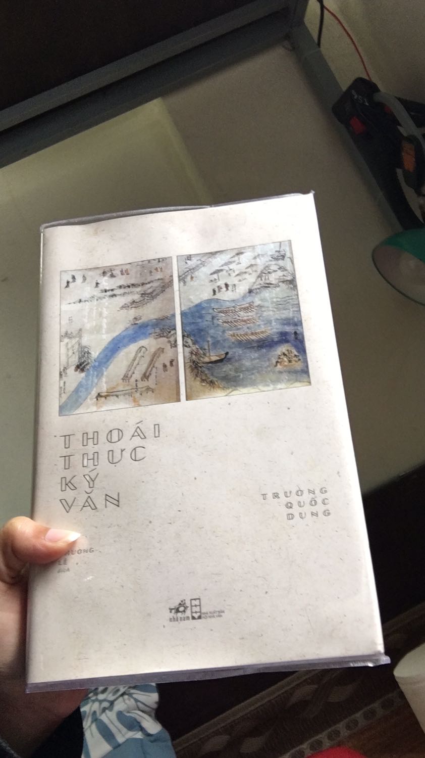 Sách dành cho những kẻ thích hiểu biết rộng và có hiểu biết rộng :))) sách nhiều kiến thức lịch sử địa lí mấy câu truyện kì lạ , những cây quả , nhưng là thời xưa , khi tác giả còn sống và từ quan về nhà .
Theo tôi thì cuốn này khó đọc với tôi quá, hầu như nửa cuốn đầu  cần kiến thức địa lí lịch sử thời xưa nhiều . Đọc chẳng hiểu luôn chứ đừng nói nhớ :))) còn về sau mấy chuyện về tạp sự , trưng kì vật loại Vân Vân  thì dễ đọc và lí thú hơn nhiều . Nói chung cũng đánh mua đọc cho biết và lấy làm vui thích với mấy người như tôi .