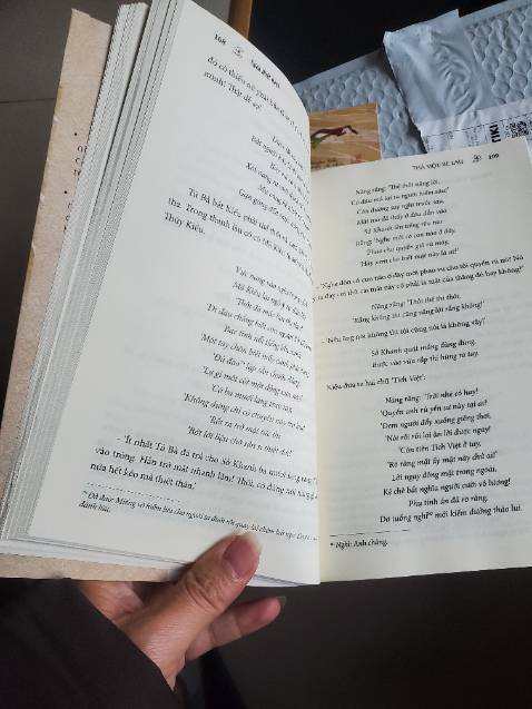 Nội dung sách hay. Bao bì đóng gói cẩn thận, sách in đẹp. Đặt 21h hôm trước thì 10h30 sáng hôm sau nhận được -  giao hàng quá nhanh luôn. Sau khi đọc xong mình đặt tiếp 1 cuốn để tặng người thân vào hôm nay.