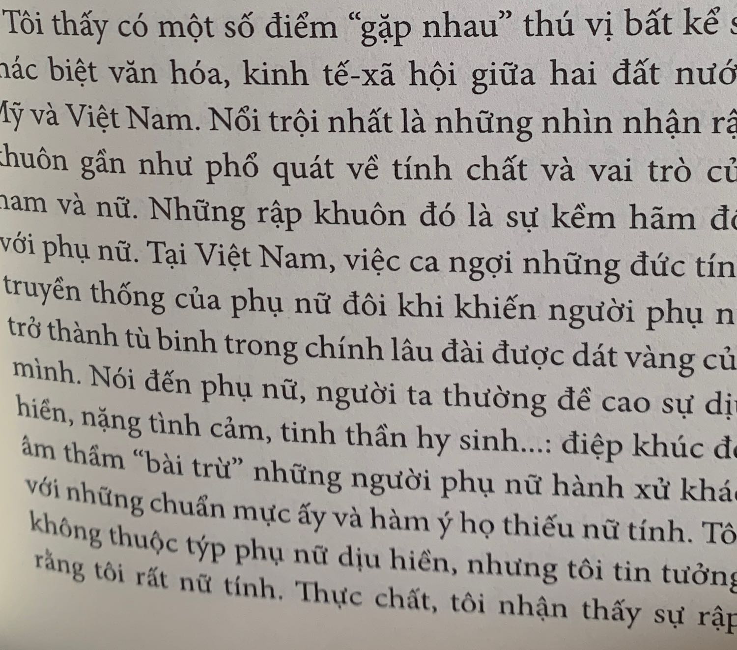 Thật sự tôi rất khó chịu khi đang đọc dỡ quyển sách Lean in (Dấn Thân) mà phải vào đánh giá. Vì lần đầu tiên đọc một quyển sách chưa tới 30 trang mà phát hiện khá nhiều lỗi chính tả gây khó chịu cực kỳ. Nhà xuất bản nên xem lại sách rà soát kỹ về lỗi chính tả trước khi cho xuất bản.