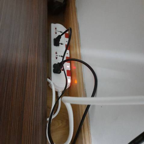 Nhân viên giao hàng nhanh, lịch sự, thân thiện.

Hàng đúng như thông tin mô tả, đóng gói kỹ càng cẩn thận.

Đã là lần thứ n mình mua thiết bị của điện quang. Bền, đẹp, và an toàn. Có điều giá thành hơi cao so với các hãng đồ điện khác.