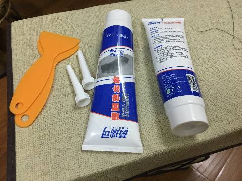 Trông cũng giống với ảnh của shop, nhưng thiếu mất quà tặng là giấy nhám, chỉ có đầu vòi và bàn bả.