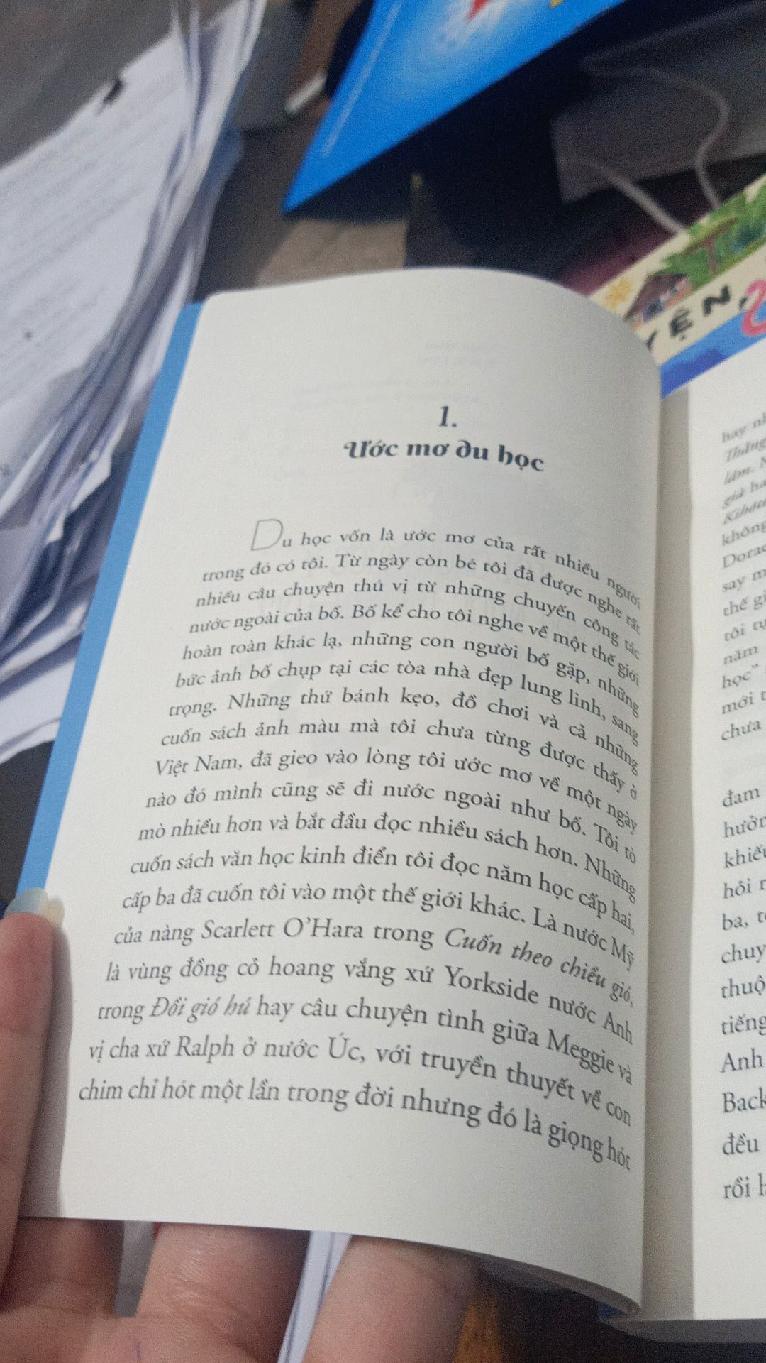 Mình biết đến tựa sách này lâu rồi. Lần lữa mãi sau đấy biết đến chị tác giả tham gia show truyền hình Vợ Chồng Son, lại lật đật kiếm xem và thấy 2 vợ chồng đáng yêu quá nên quyết định hốt luonn cùng với mấy quyển khác. Gu đọc sách của mình đều là những cuốn trải nghiệm cuộc sống ở nước ngoài nên đối với mình Italy Đi Rồi Sẽ Đến rất đáng để đọc luon nha.