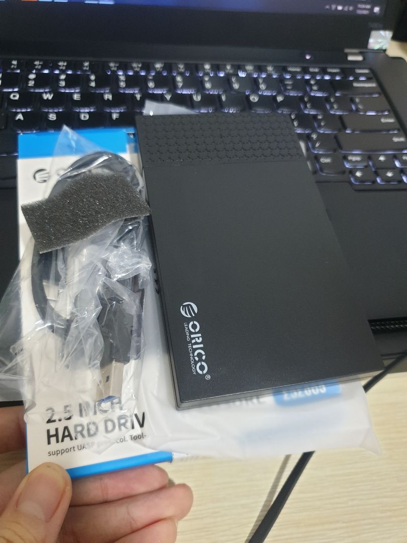 Giao hàng nhanh chóng. Hàng chính hãng có tem bảo hành, nguyên seal, đã sử dụng với ssd seagate tôc độ đọc - ghi tốt.