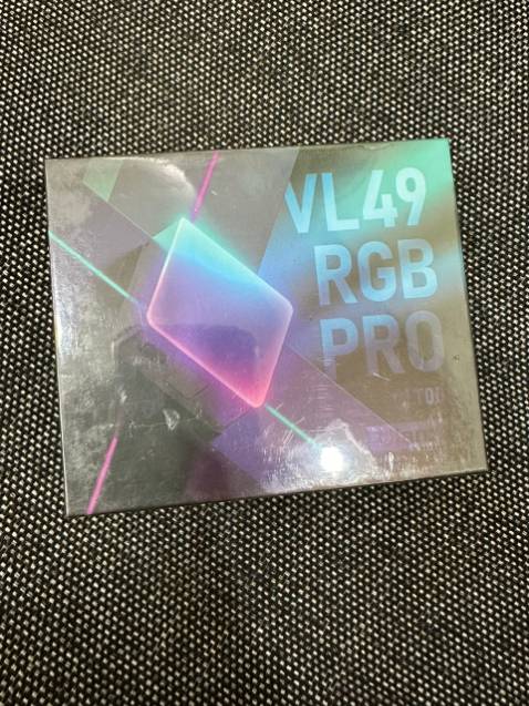 Đèn VL49 RGB Pro loại này mình mua trải nghiệm thấy nó to hơn loại Vl49 phiên bản thường, có thêm màn lọc ánh sáng có thể chụp được nhiều kiểu, dung lượng pin khá dài nhé. Nói chung tốt nên mua.