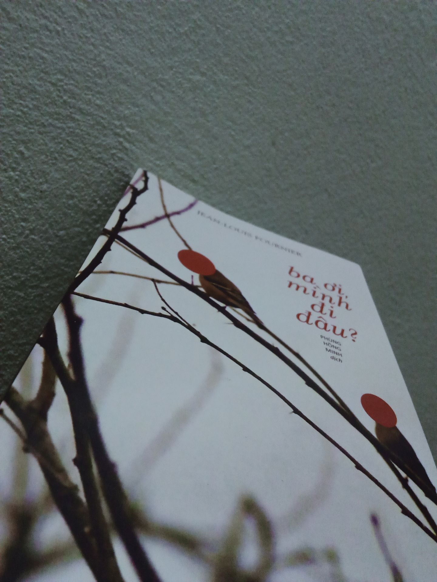 Đây có thể gọi là cuốn sách khiến mình cảm thấy khá là mông lung bởi nó đưa đến cho mình nhiều cảm xúc lắm. Hiểu rõ được tâm trạng của người cha và nhiều cái kiểu" Trào Phúng Đen" chẳng bt nên cười hay buồn nữa. Well nói chung đây là khá hay đối với mình, một đứa hay tưởng tượng ^.^ . Chúc các bạn chuẩn bị mua hoặc đang đọc có trải nghiệm tốt nhé.
À còn về chất lượng ấy hả "tốt" nhỏ nhắn cute .