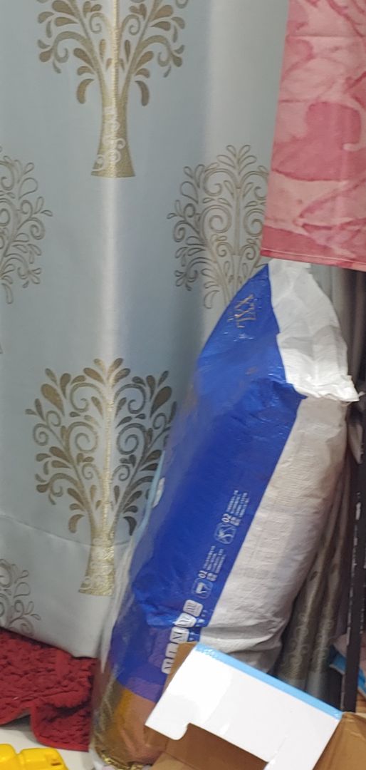 sản phẩm thấm hút tốt, bé ko bị hâm. có điều ko có băng keo dán lại sau sử dụng. giá rẻ