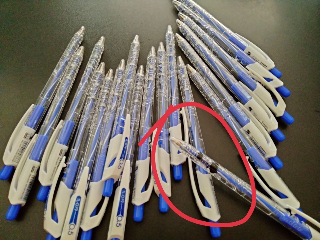 TÔI KHÔNG HÀI LÒNG VỚI LẦN GIAO HÀNG NÀY! BÚT THÌ KHÔNG CHO VÀO HỘP THIÊN LONG - BỎ VÔ HỘP GIẤY 1 NẮM. 2 CÂY CÒN ĐỌNG MỰC TRONG ỐNG. KHÔNG HÀI LÒNG CHÚT NÀO. TÔI CÓ RẤT NHIỀU ĐƠN TỪ TIKI  - MONG TIKI XEM LẠI CÁCH LÀM VIỆC NÀY.