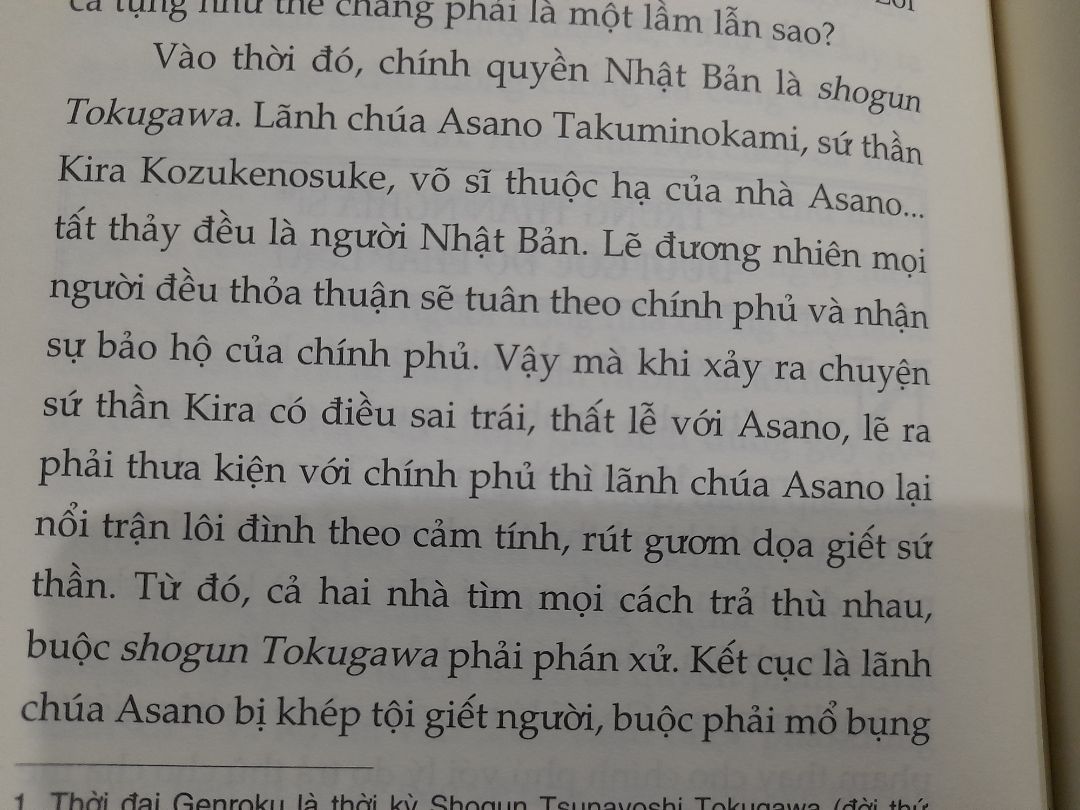 Tác giả và tinh thần của tác giả hướng đến những thứ to lớn hơn là bản thân của mình hiện tại đang nghĩ.
Như đoạn dưới này đây, dù biết *** Nhật Bản lâm thời không ra gì, nhưng ông vẫn quyết tâm fair play?
Nó như việc bạn cố nói lý với bọn giang hồ vậy, trước khi cảm hóa được người ta thì bạn đã bị đánh sưng mỏ.
Theo như tác giả thì để tổng thể xã hội phát triển, cần có những người đứng ra làm những việc đó. Mình không phủ nhận điều đó, nhưng chắc chắn người đó không phải là mình.
Trừ 1 sao vì có 1 số lỗi nhỏ về văn bản. Tác giả và tinh thần của tác giả hướng đến những thứ to lớn hơn là bản thân của mình hiện tại đang nghĩ.
Như đoạn dưới này đây, dù biết *** Nhật Bản lâm thời không ra gì, nhưng ông vẫn quyết tâm fair play?
Nó như việc bạn cố nói lý với bọn giang hồ vậy, trước khi cảm hóa được người ta thì bạn đã bị đánh sưng mỏ.
Theo như tác giả thì để tổng thể xã hội phát triển, cần có những người đứng ra làm những việc đó. Mình không phủ nhận điều đó, nhưng chắc chắn người đó không phải là mình.
Trừ 1 sao vì có 1 số lỗi nhỏ về văn bản.