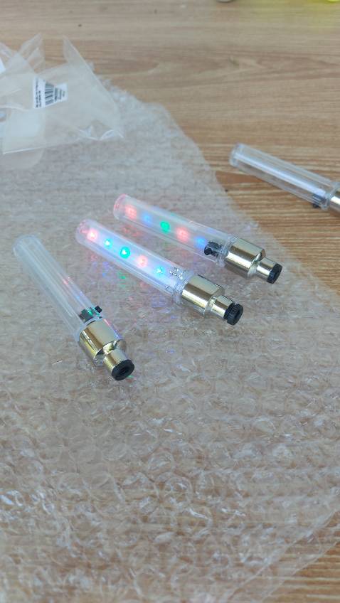 Giao đúng hẹn. 4 cái hử 1. Do ko ktra trc khi giao