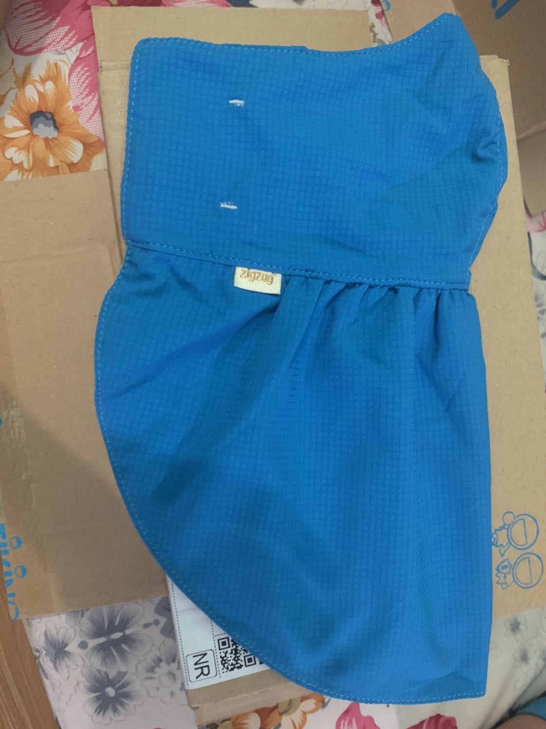 Hơi mỏng nhưng đi nắng mát, dễ thở Hơi mỏng nhưng đi nắng mát, dễ thở