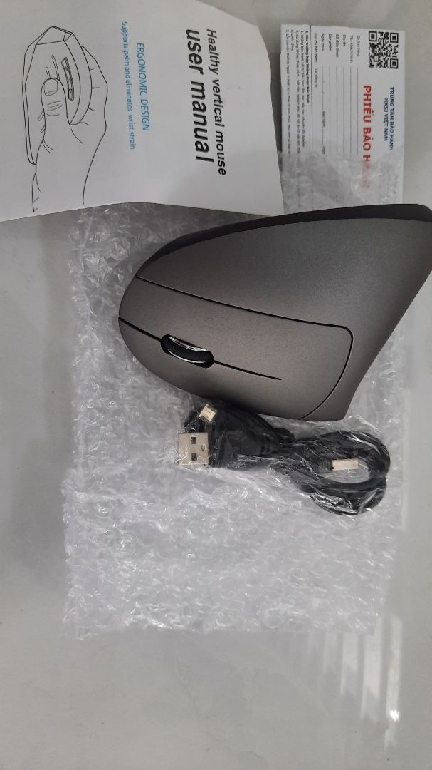 Receicer ko sử dụng được, may mắn là mình có receiver của chuột cũ nên cắm vào thay thế để sử dụng, nhưng xài lâu vài lúc cũng bị giật. Hàng đúng như mô tả, nhìn đẹp, cầm vừa tay.