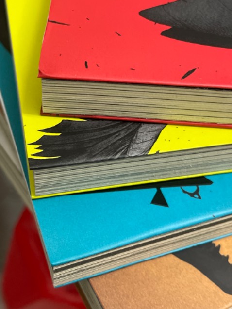 Mình đã đọc những đánh giá trước đó về vấn đề đóng gói nhưng vẫn muốn thử xem sao vì mình tin tưởng Tiki từ trước đến giờ, mình mua trên Tiki Trading nhưng lại thất vọng về cách đóng gói thật sự, rất tệ, df hết cả 2 box mình đặt mua, vì box này ít df hơn nên mình sẽ cho 3 sao, nhưng từ nay về sau mình sẽ k ủng hộ Tiki nữa ạ, trân trọng