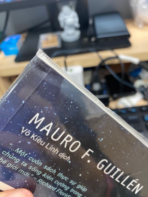 Giao hàng đúng hẹn, bọc sách dầy và vừa vặn, tuy nhiên đầu sách bị cấn nhẹ nhưng nhìn chung vẫn ổn. Nội dung thì mình chưa đọc hết nhưng là best seller nên cũng có thể yên tâm.