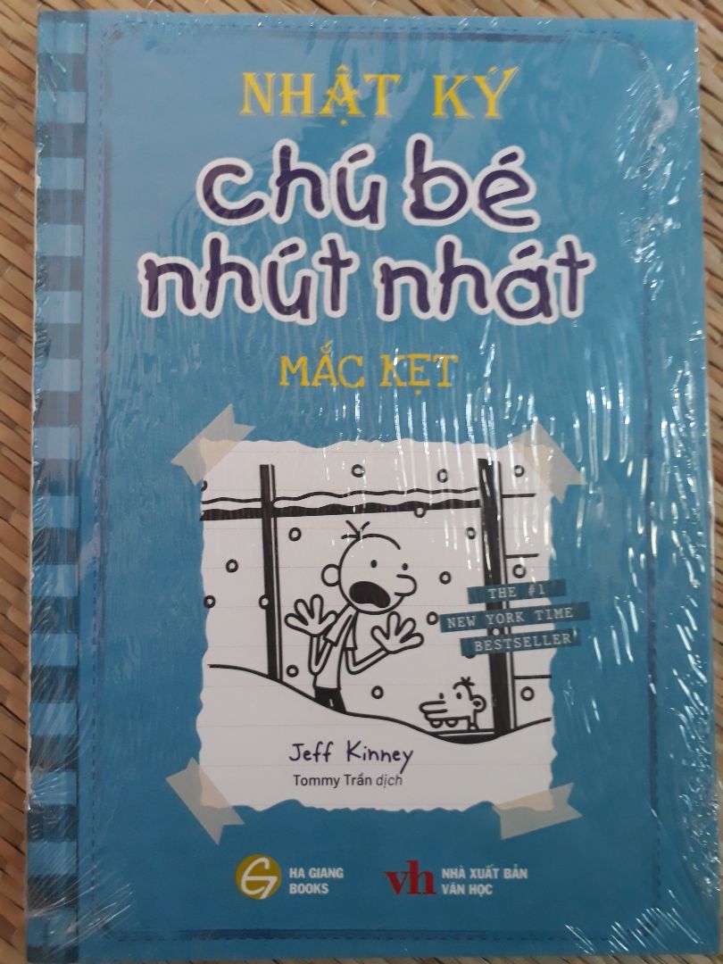 Sách bọc 1 lớp màng bọc sạch sẽ. Giao hàng nhanh.