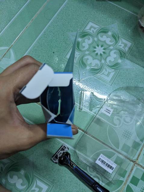 Này chỉ có 1 đầu thôi nha mn. Cái hộp bên cạnh là cái hộp không. Nó thiết kế ngta tưởng cái hộp đó đựng đầu lưỡi.