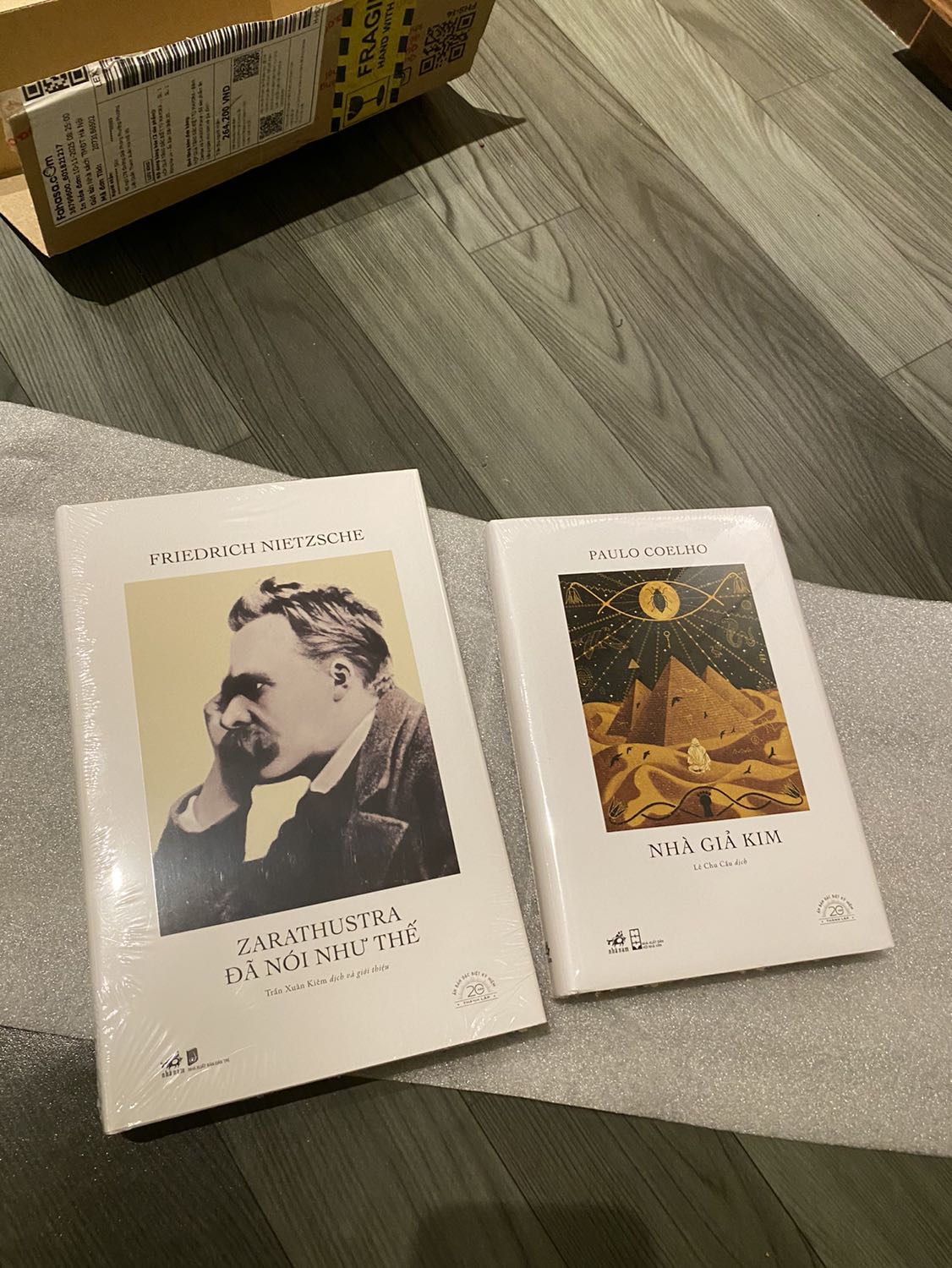 Đóng gói rất kỹ và cẩn thận, lại tặng thêm cả hộp bánh. Tks shop.