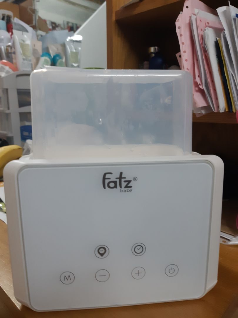 Giao hàng hình như đồ trưng bày. Bị trầy tấm nhựa mặt điều khiển. Vì phía trước dán cái tem "vui lòng bóc phim bảo vệ" mà mình tìm không thấy cái phim bảo vệ nào. mém nữa mình lột luôn cái miếng nhựa cứng bảng điều khiển. *** thấy chạy bình thường. đang cần gấp nên để dùng luôn.