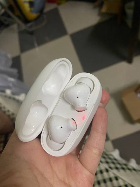 Giao hàng nhanh. Đóng gói chắc chắn. Hàng dùng tốt lắm. Nghe mượt. Cảm ứng chạm bật nữa nha. Màu xinh xẻo lắm. Mn nên mua