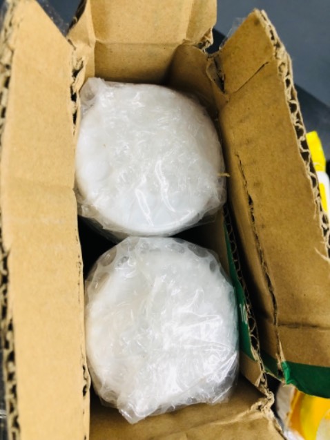 Mua 2 bộ 4 chai mà giao có 2 chai , nhắn tin Shop mà chưa thấy phản hồi gì hết , tiền thì mình đã thanh toán zalopay 4 chai
Rất là tệ