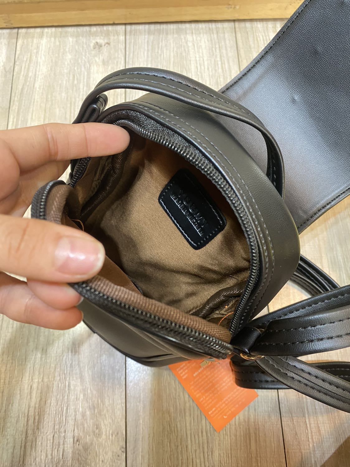 Túi đẹp , giao hàng nhanh , chất da ok