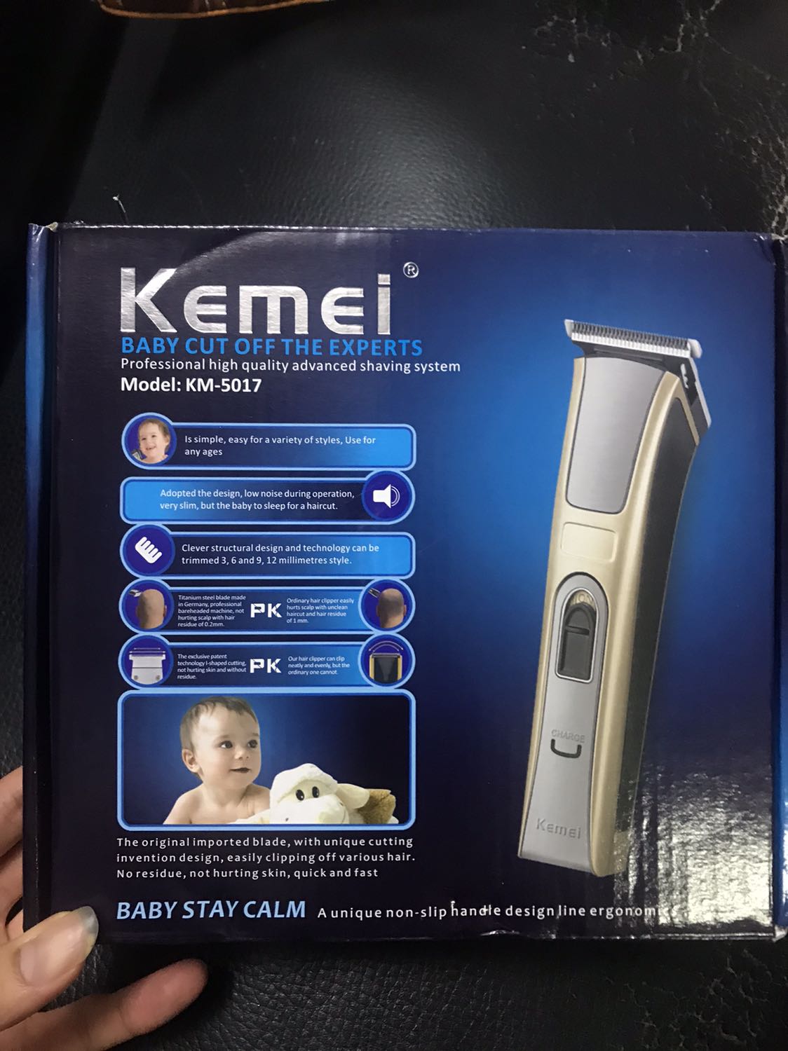 Cảm giác đầu tiên sau khi nhận hàng mà shop sử dụng giấy dầu gói , rất hoài cổ. 5 sao đóng gói. Hàng thì nhìn mây rát hiện đại cầm chắc tay, tiếng máy êm không ồn , còn lưỡi dao thì chưa sử dụng nên chưa ý kiến . Có điều còn trở ngại là nếu sau một thời gian sử dụng lưỡi dao cần thay thì phải mua ở đâu ?