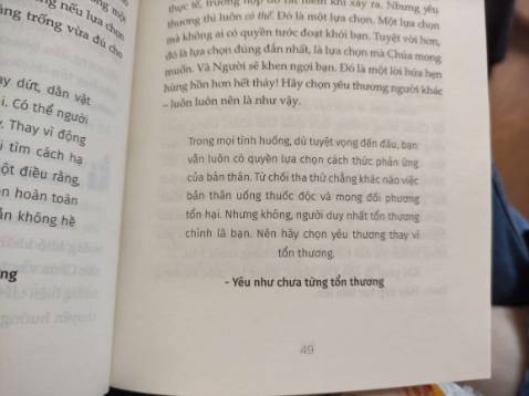 Cuốn sách rất đáng đọc. Bìa đẹp, ấm áp,  đọc xong suy ngẫm về mình hơn và cảm thấy có gì đó an lành
Những ai gặp bế tắc về cảm xúc trong chính mình và rắc rối trong mối quan hệ có thể tìm đọc