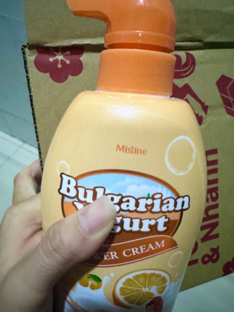 Mùi rất thơmmm 
Thơm mùi cam
Tắm xong da ẩm rất dễ chịu
Tiki giao hàng siêu nhanh