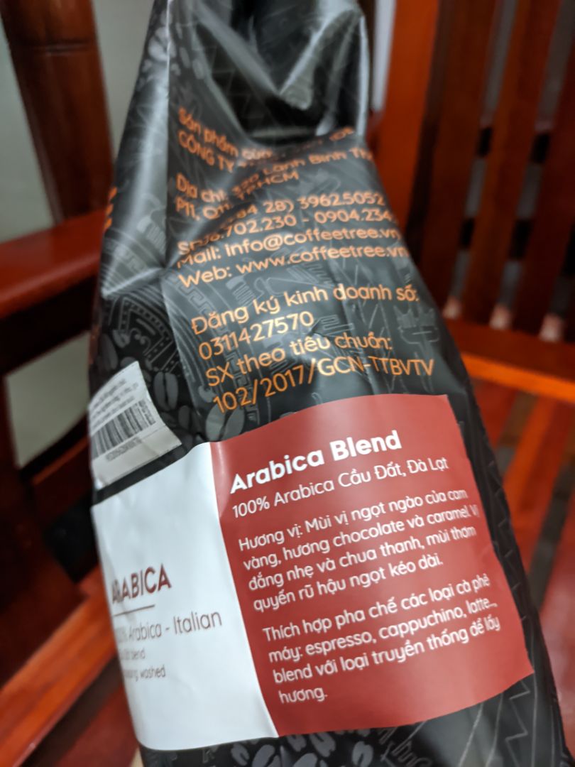 cà phê thơm ngon. tuy nhiên hơi quan ngại là ko có in ngày rang xay lên bao bì thì ko biết để canh xài cho hết trước khi hết mùi