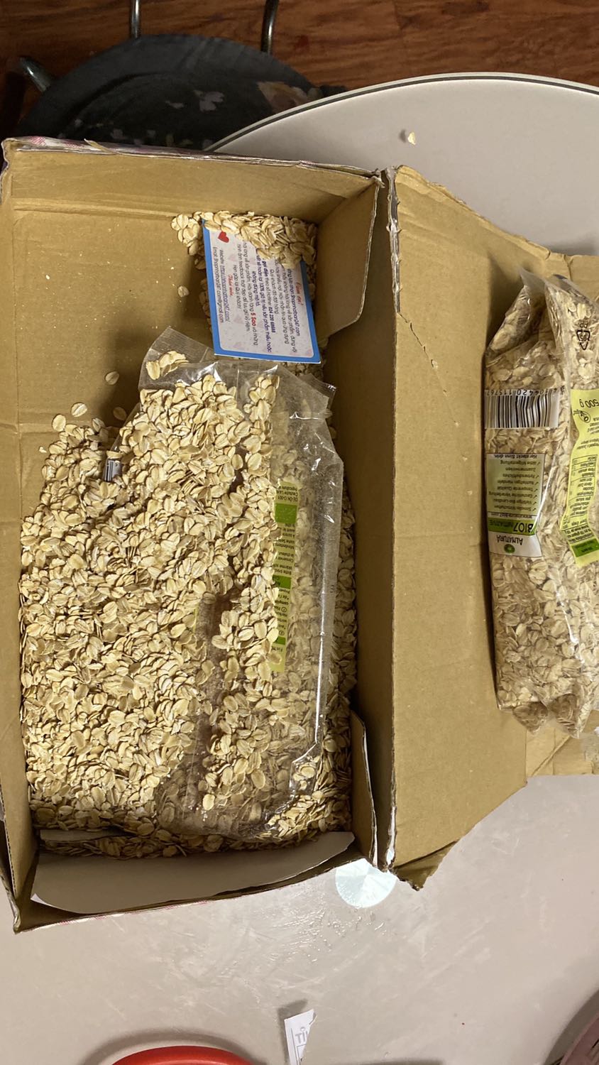 Đóng gói cẩu thả 1 túi bị hở đổ  1 nửa ra ngoài  , khi phản ánh với shop thì hẹn dùng *** để giải quyết vấn đề nhưng không làm. Vô trách nhiệm với sản phẩm bán cho khách hàng.