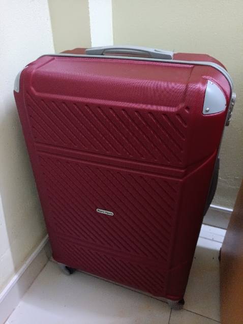 bánh xe thỉnh thoảng bị kẹt nhẹ, còn lại khá ổn