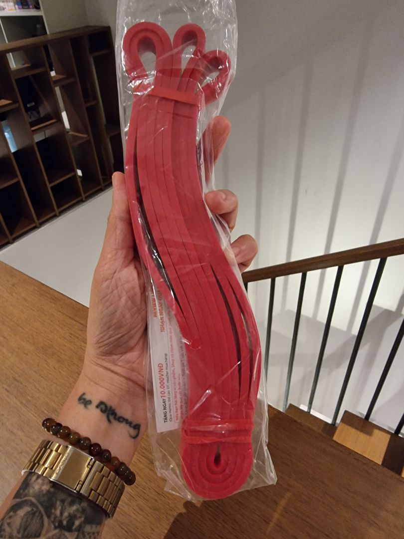 Shop giao hàng nhanh hơn mình nghĩ dù đang trong dịch đi lại khó khăn. Sợi dây nhảy bị tách đơn đúng vào ngày mai SG quản lý shipper gắt hơn nên thôi tùy duyên.. Hàng lại gói kỹ, chỉ chu, mình chưa bung ra dùng nhưng nhìn hình thức thấy hảo hảo rồi nè.