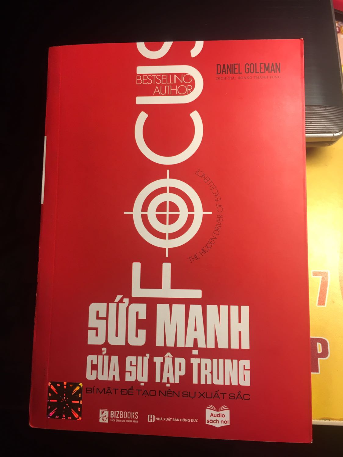 - Đầu tiên là dịch vụ của tiki trước giờ đều ok cả
- Về nội dung sách: Phải nói là một quyển sách hay và đúng như mình mong muốn. Quyển sách mang tính hàn lâm, khá khô khan. Nhưng đúng thứ mình tìm vậy nên đọc rất cuốn. Sách phân tích các loại tập trung, từ phần nào của não, ... có nhiều thứ rất hay, mình thích phần lãnh đạo ở phía cuối sách nhất!