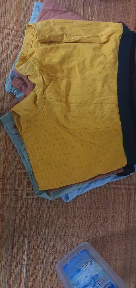 Bán hàng như đầu bùi  khách đặt màu đen nhưng giao giẻ rách