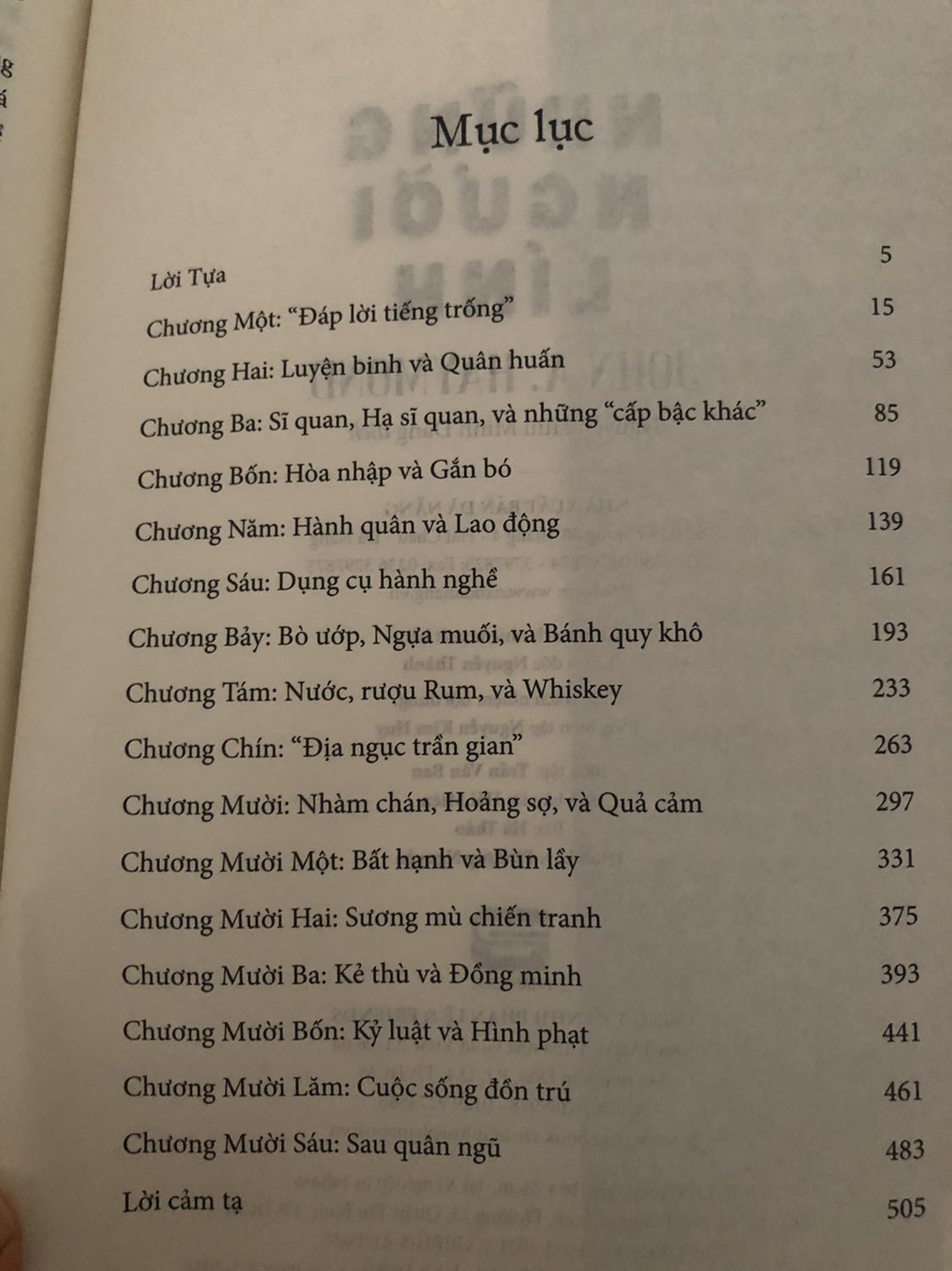 Sách mới, bìa mềm, 560 trang nên khá dày, phù hợp với các bạn yêu lịch sử, kiên nhẫn, nội dung hơi khó đọc nếu người đọc chưa có một chút kiến thức nền về khoa học xã hội và lịch sử. Sách viết về một khía cạnh khác của chiến tranh và đời binh nghiệp, sâu sắc, rất đáng đọc và suy ngẫm