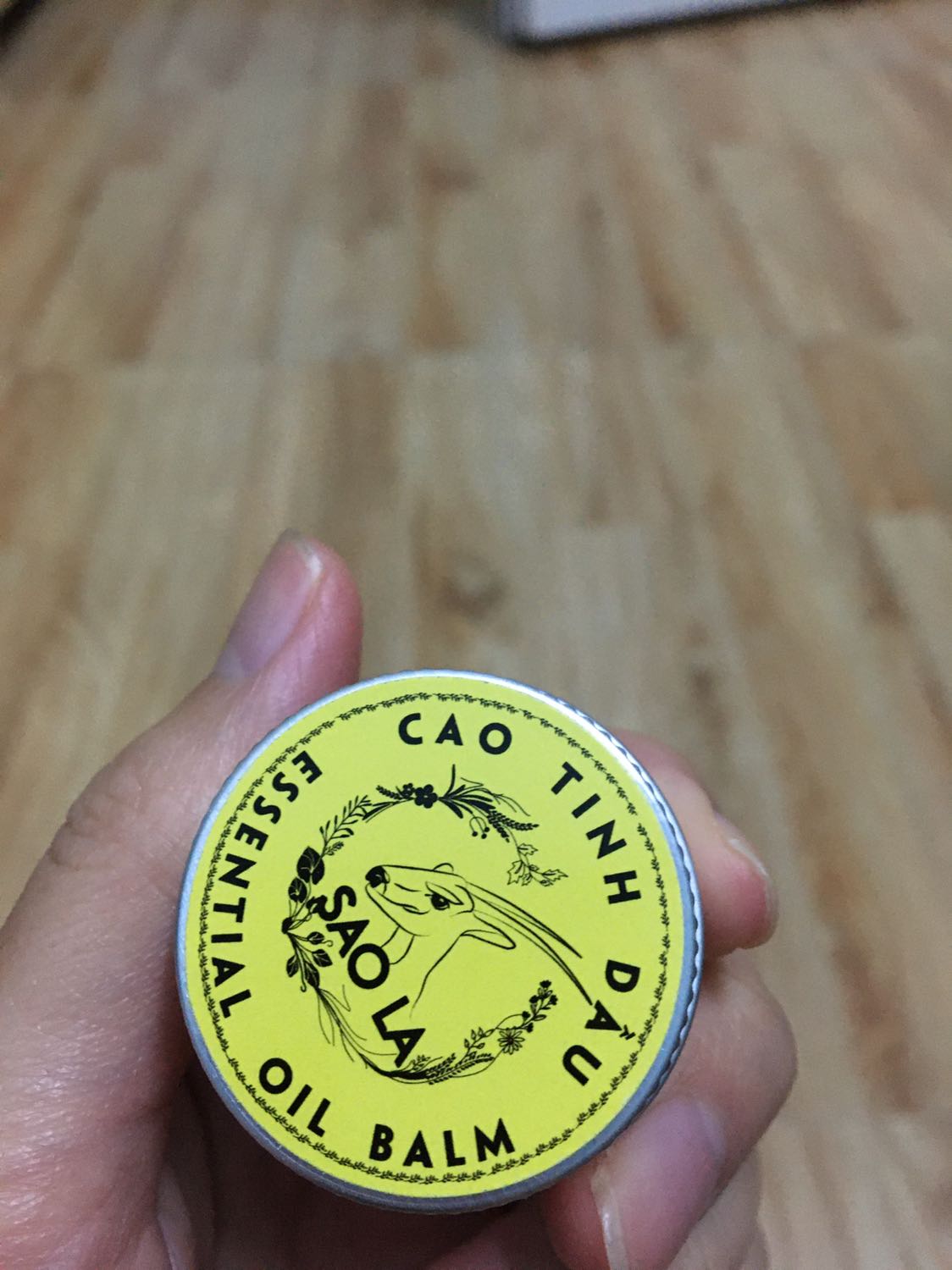 Tranh thủ đợt Tiki sale freeship. Cao thơm, mùi dễ chịu. Mẹ mình bôi thấy đỡ nhức chân hơn hẳn