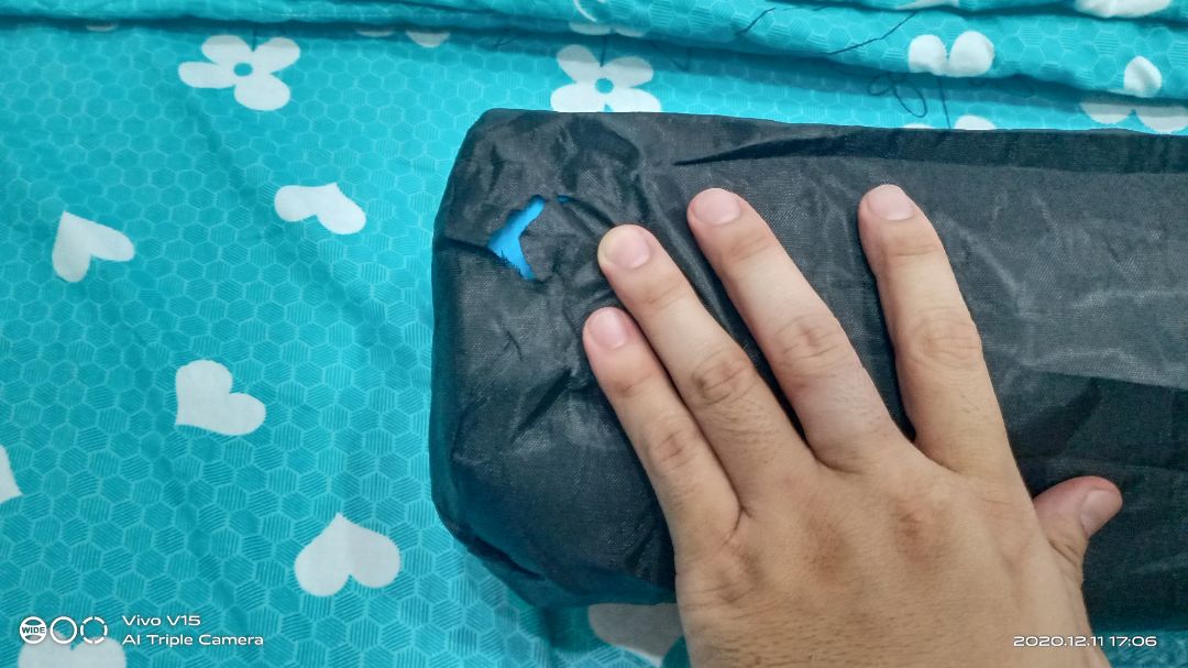 Thảm đẹp, bao bị chuột cắn rách 1 xíu không đáng kể, shop nói tặng dây cột nhưng không thấy. 4 sao cho shop. Sẽ còn tiếp tục ủng hộ shop, hi vọng shop giao hàng đầy đủ hơn