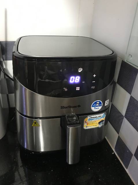 TIKI giao hàng nhanh, đặt 11h đến 13h đã giao hàng, nhân viên nhiệt tình.
Nồi nhìn sang, màn hình cảm ứng, nhiều chức năng, rổ chiên diện tích rộng, có tấm chắn dầu bắn lên trên dể dàng vệ sinh, lớp phủ chống dính chắc chắn *** thử 1 thời gian sẽ đánh giá tiếp.