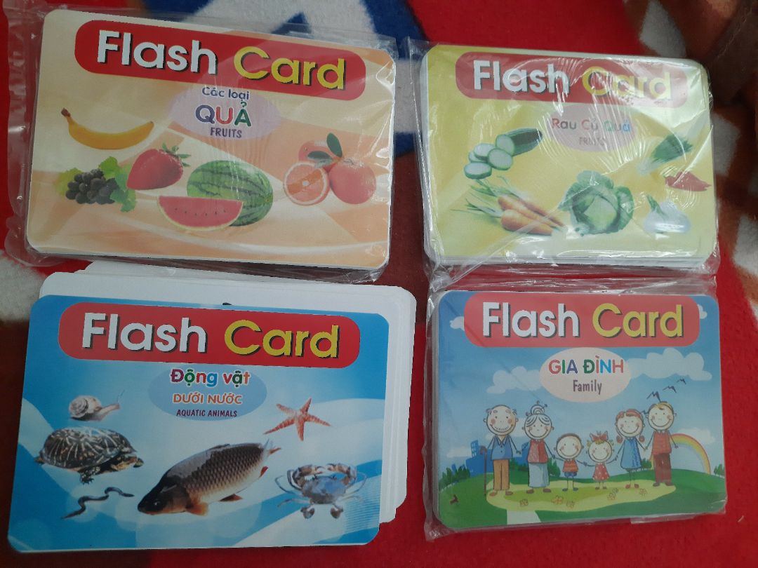 Rất thích. chất lượng giấy tốt, màu sắc và hình ảnh rất sinh động, giống thực tế. kích thước gần bằng giấy a5, cầm vừa tay. bẻ kiểu con mình thì chỉ bị cong chứ ko gấp gãy.