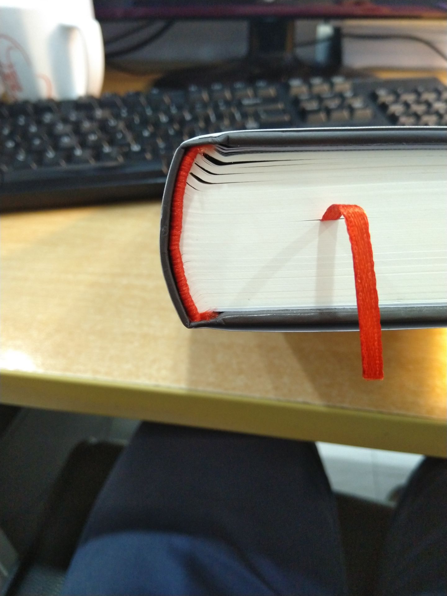 Tiki giao hàng nhanh. Rất tiếc sản phẩm được đóng bị lỗi xộc xệch ở phần đầu. Chắc là do nhà xuất bản!