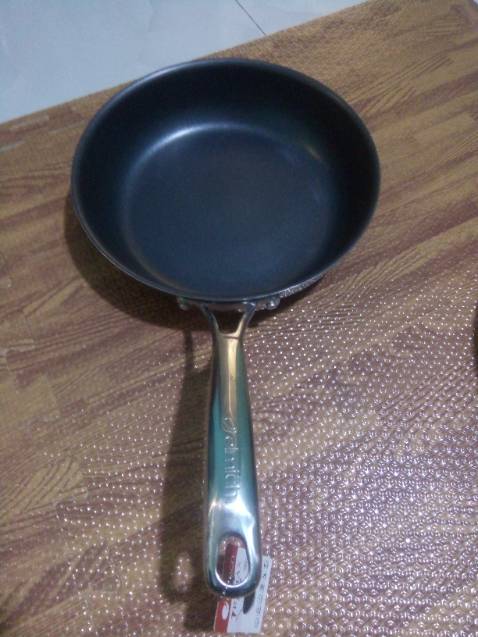 Hàng  chắc chắn, cầm nặng tay, lâu sẽ mỏi. Hàng  chắc chắn, cầm nặng tay, lâu sẽ mỏi.