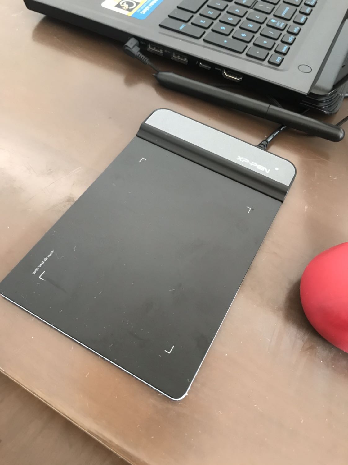 Mình chưa bao giờ sài bảng vẽ. Đợt này vì tính chất công việc nên mua thử. Khá bất ngờ vì chất lượng khá tốt. Hoàn thiện tốt. Sài rất đã. Tiki giao hàng cực nhanh. Thứ 5 đặt sáng thứ 7 có. Các bạn có thể mua size lớn hơn giá cao hơn tốt.