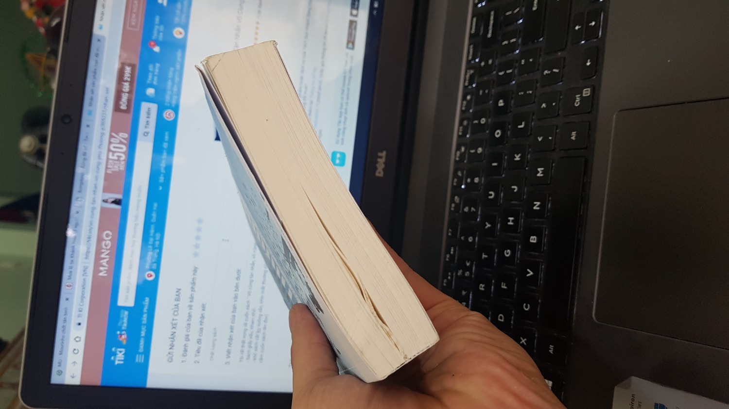 Tôi rất thất vọng về cuốn sách " Vô cùng tàn nhẫn, vô cùng yêu thương mà TIKI đã giao.
- Sách giấy xấu, nham nhở.
- khổ sách cắt ko vuông vắn, nhìn mắt thường cũng thấy méo mó, làm mất cảm hứng khi cầm cuốn sách lên đọcl