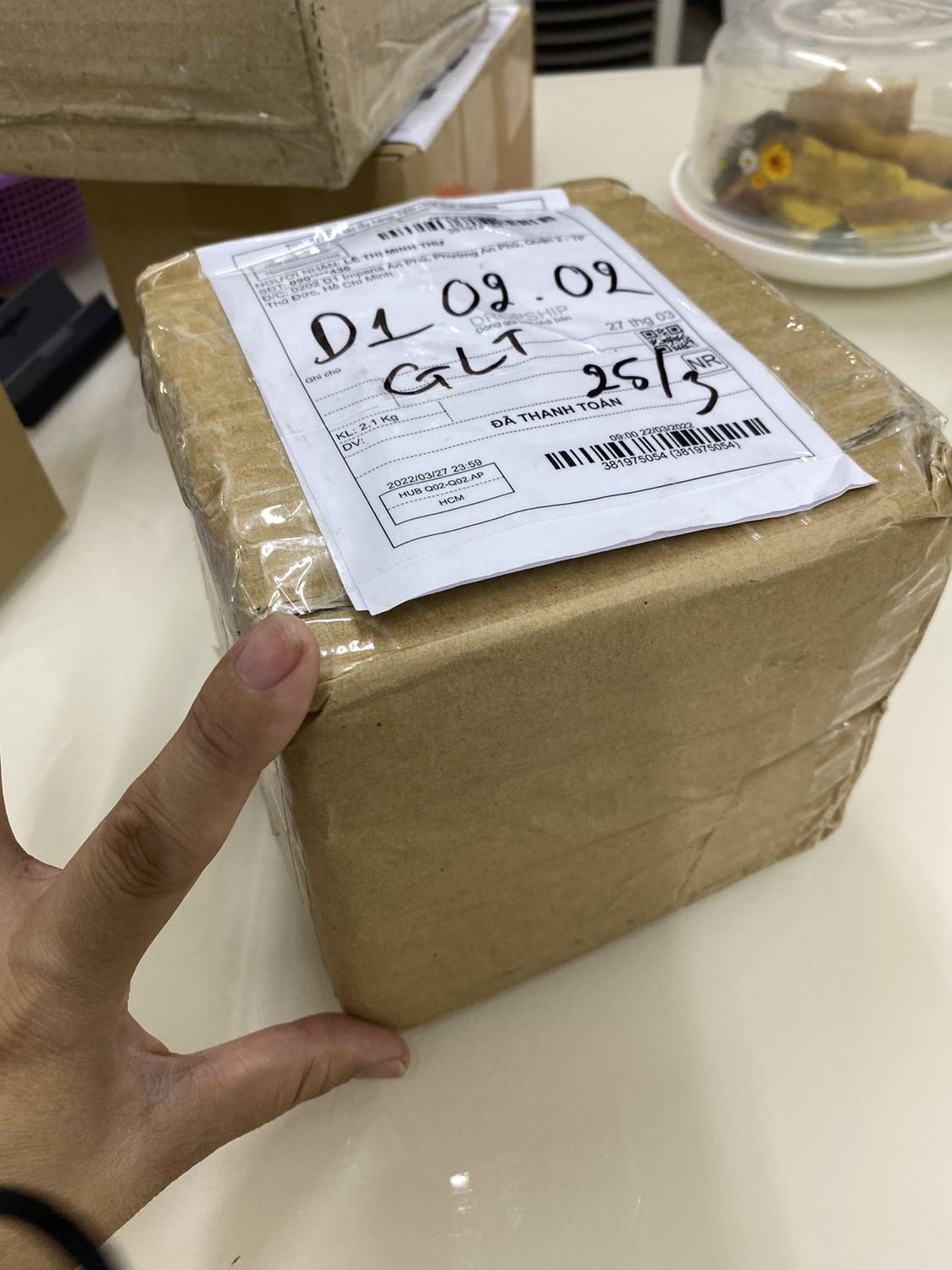 Đặt 3 lốc 5 gói # 15 gói tổng cộng nhưng shop chỉ giao 5 gói. Đề nghị shop giao bổ sung phần còn thiếu là 10 gói nữa giúp mình nhé. Shop giao thiếu hàng, hứa hoàn tiền nhưng đến giờ 12/4/2022 vẫn chưa hoàn trả.