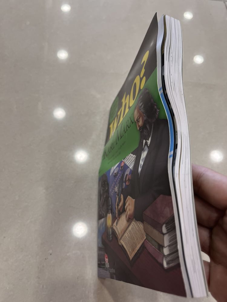 Mình mua 8 cuốn mà đều bị quăn queo. Thất vọng quá